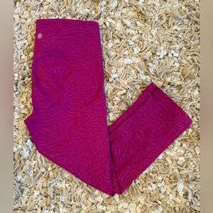Athleta Ultimate Stash Pocket Capri in Fuchsia Print Size XS